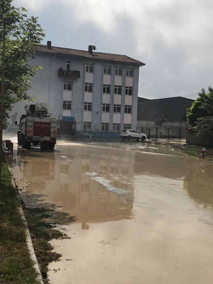 Sağanak Yağış Hayatı Olumsuz Etkiledi