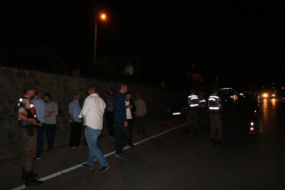 Sakarya’da Yol Kenarında Kanlar İçerisinde Bir Ceset Bulundu