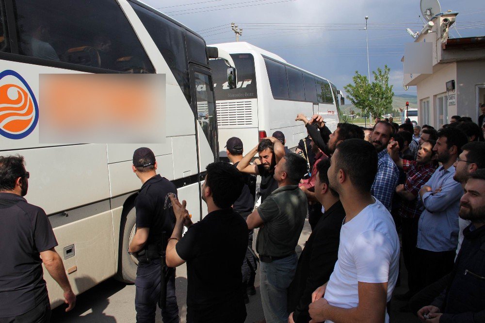 İşten Çıkartılan Arkadaşlarına Destek Verdiler