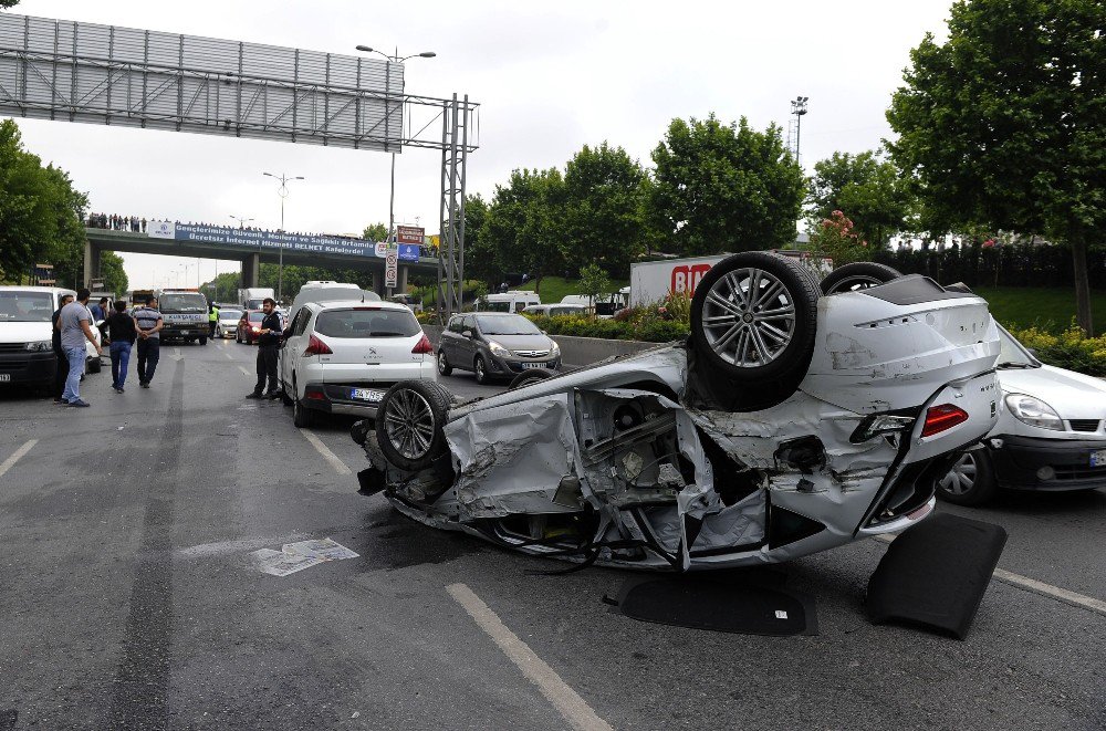 Tem Otoyolunda Zincirleme Kaza: 2 Yaralı