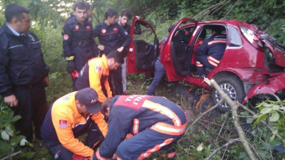 Trabzon’da Otomobil Uçuruma Yuvarlandı: 2 Yaralı