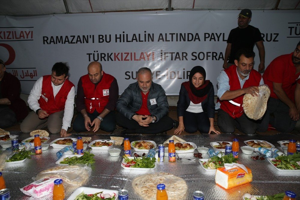 Kızılay Genel Başkanı Halep Düzce Kampında