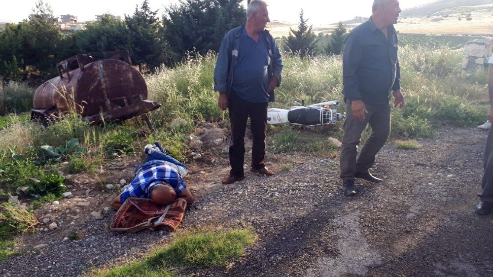 Virajı Alamayan Motosiklet Su Tankerine Çarptı: 1 Yaralı