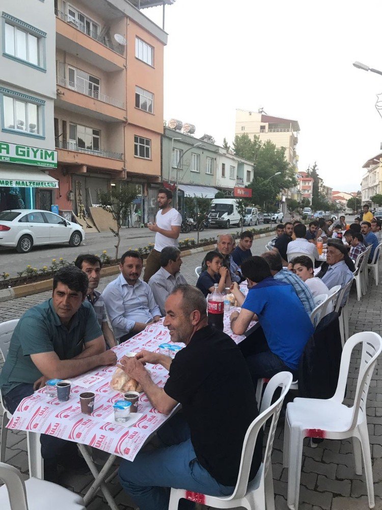 Gazi Caddesi Esnaflarından Geleneksel Sokak İftar Yemeği