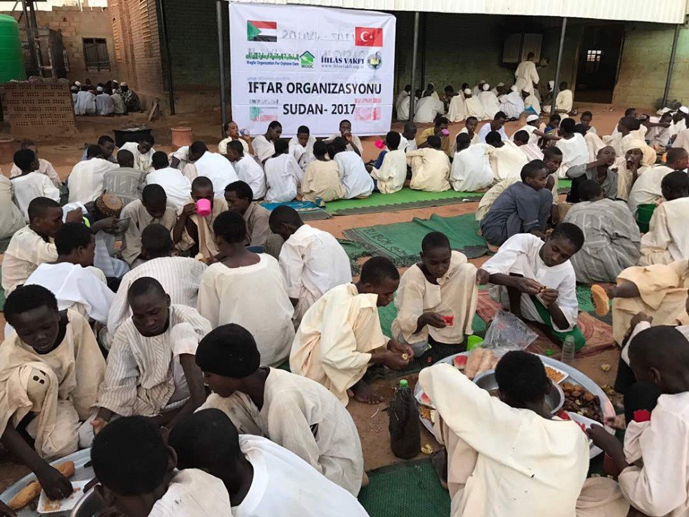 İhlas Vakfı İftarları Yoksullara Ulaşmaya Devam Ediyor
