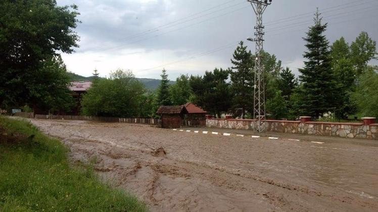 Kastamonu’da Sağanak Yağış Tarım Arazilerine Zarar Verdi