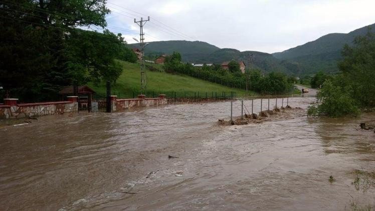 Kastamonu’da Sağanak Yağış Tarım Arazilerine Zarar Verdi