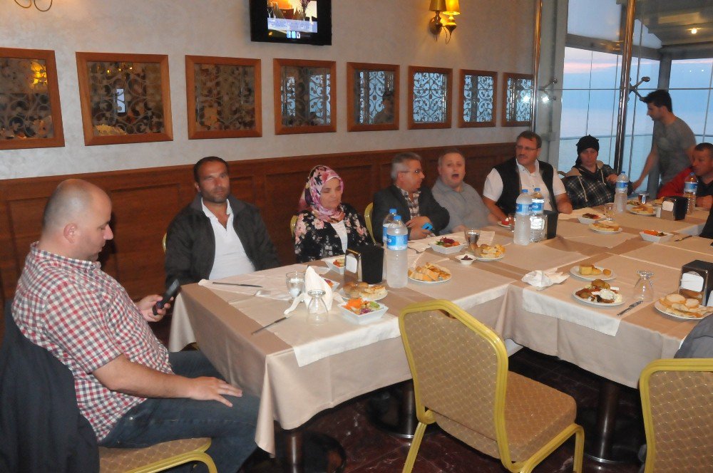 Ak Kadınlardan Engellilere İftar Yemeği Yedi