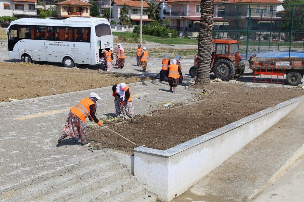 ’Burhaniye Engelleri Aşıyor Projesi’nde Çevre Düzenlemesi