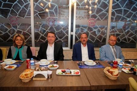 Başkan Duruay, Belediye Meclisi Üyeleriyle İftar Sofrasında Buluştu