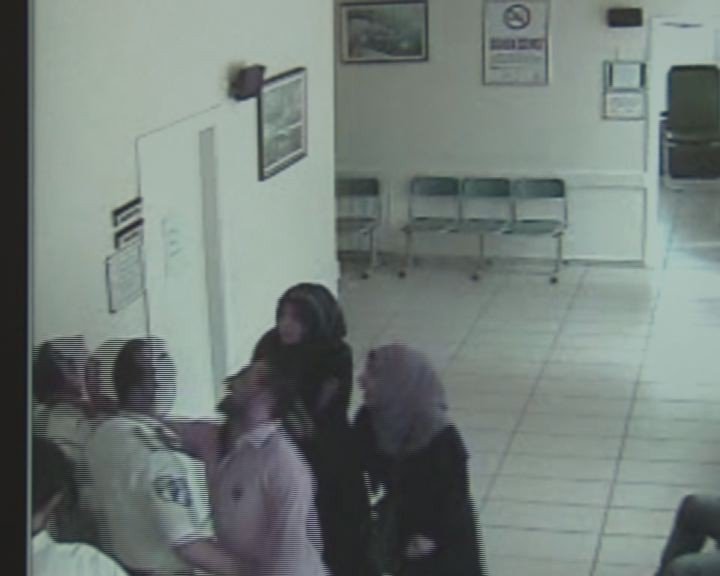 Bayan Doktora Makasla Saldırıp, Yerde Sürüklediler..o Anlar Kameraya Yansıdı