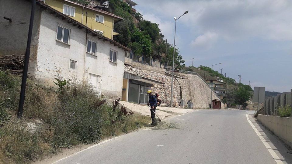 Bayırköy’de Mezarlık Temizleme Çalışmaları Devam Ediyor