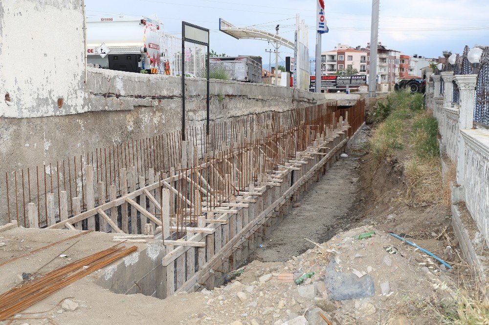 Burhaniye Belediyesi Alt Yapı Çalışmalarını Sürdürüyor