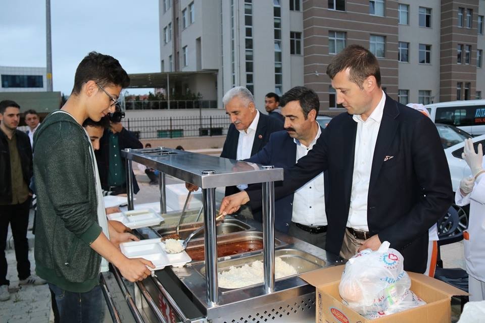 ‘Sofralar Kuruluyor, Gönüller Bir Oluyor’ İftarları