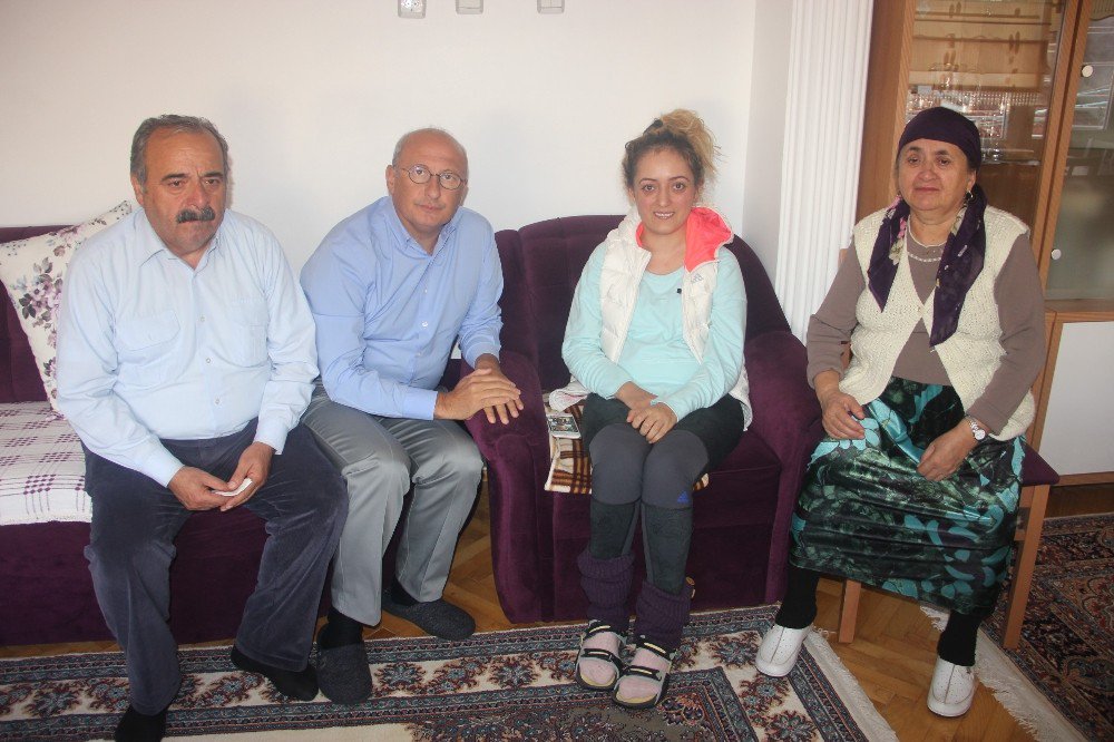 Chp’li Çakırözer, Friedreich Ataksisi Hastası Gülçin Karausta İçin Sağlık Bakanlığı’na Çağrıda Bulundu