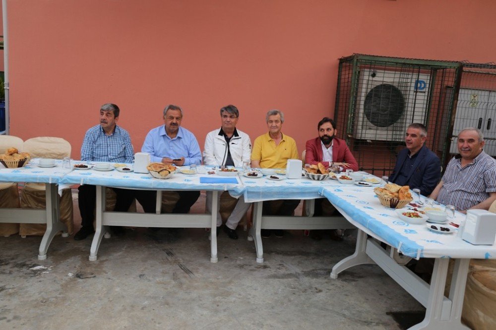 Doğan Çelik Burhaniye De İftar Verdi