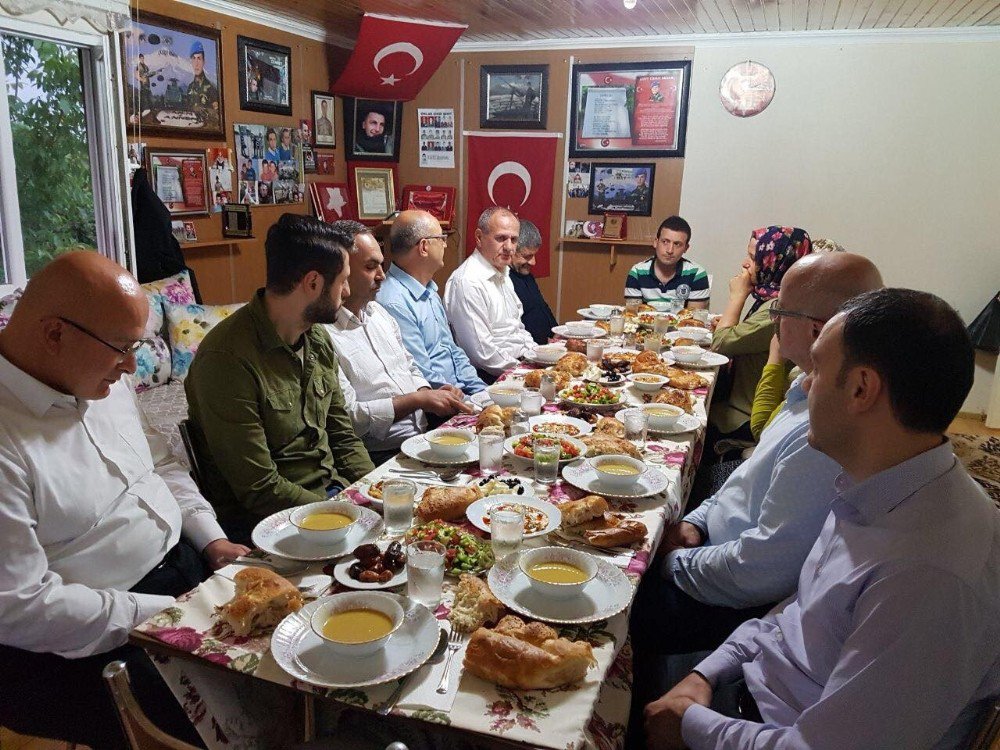 Başkan Keleş, Şehit Ailesiyle İftar Açtı
