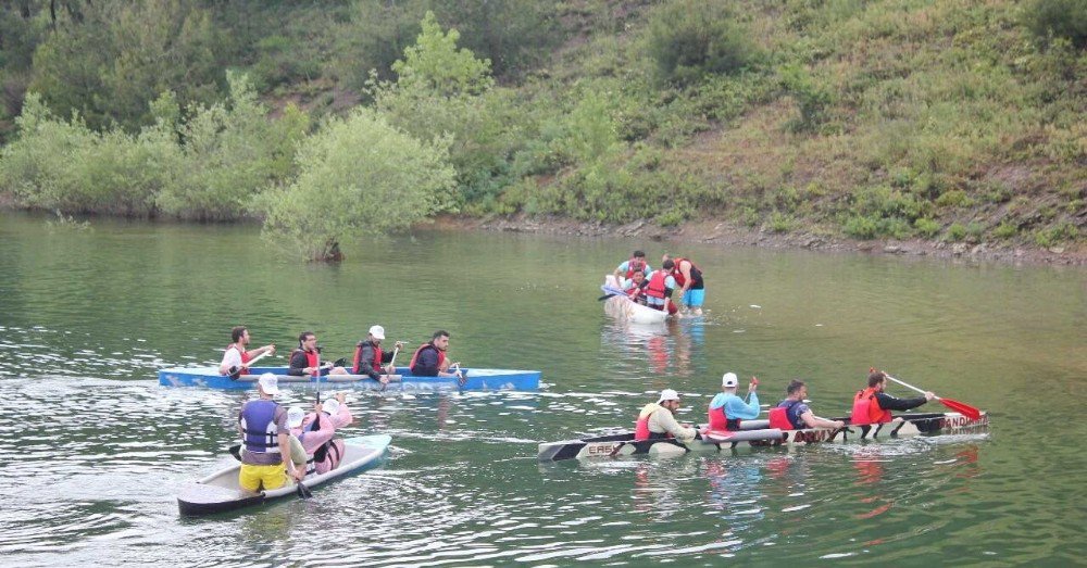 Üniversite Öğrencilerinden Betondan Yüzen Kano