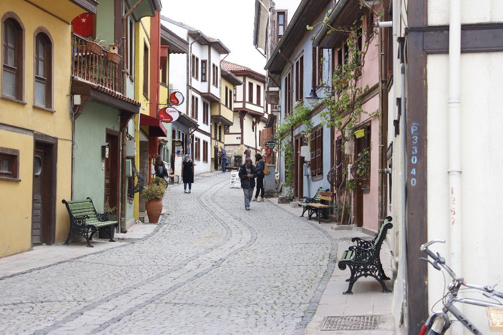 Eskiye Özlem Ve Hasret