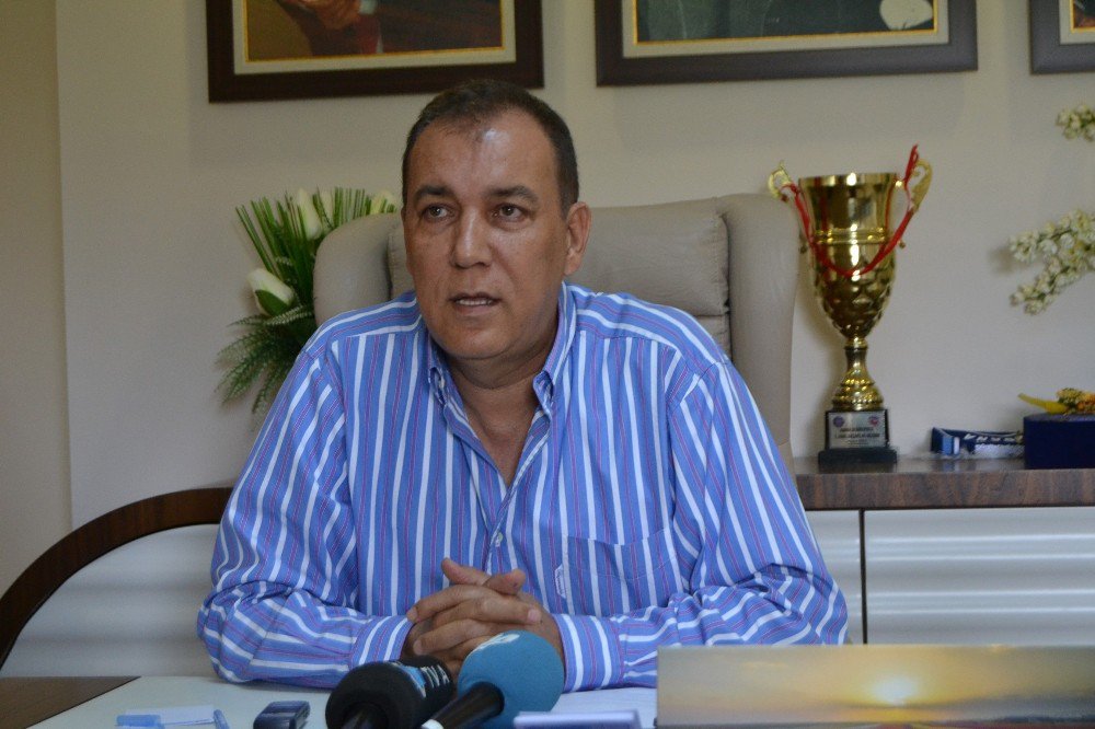 Adana Demirspor’da Teknik Direktör Arayışı Sürüyor