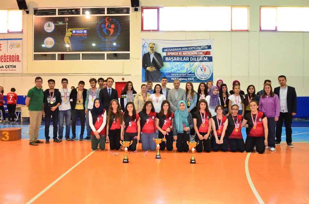 Pursaklar’da Okul Sporları Şampiyonları Ödüllerine Kavuştu