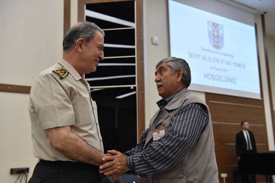 Genelkurmay Başkanı Orgeneral Akar, Şehit Aileleri Ve Yakınlarıyla İftarda Bir Araya Geldi