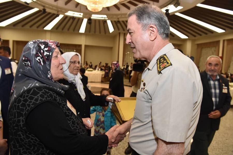Genelkurmay Başkanı Orgeneral Akar, Şehit Aileleri Ve Yakınlarıyla İftarda Bir Araya Geldi