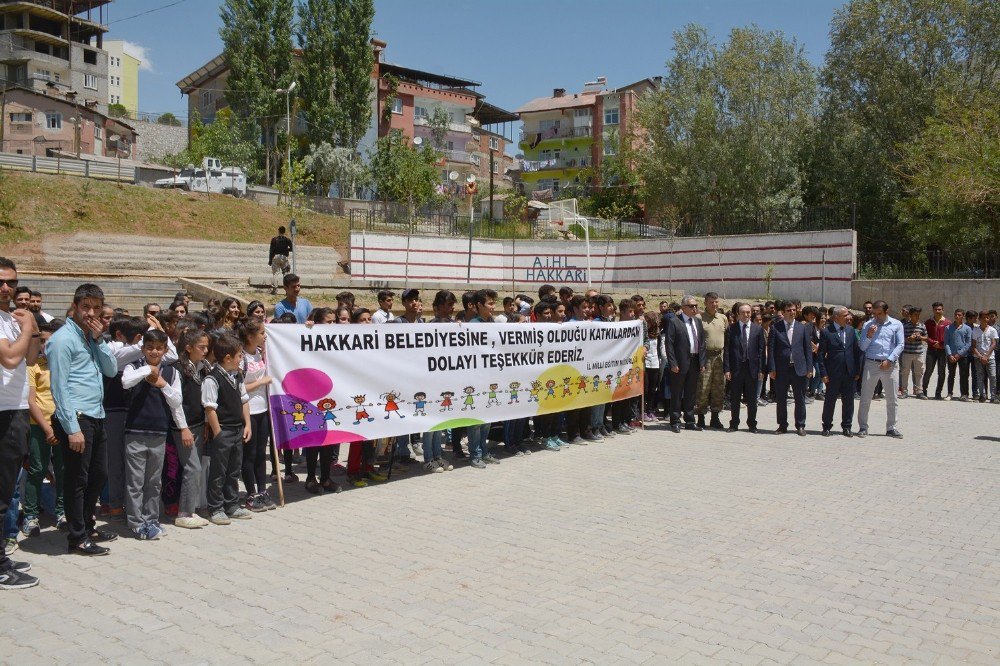 Hakkari Belediyesinden Okullara Spor Malzemesi Desteği