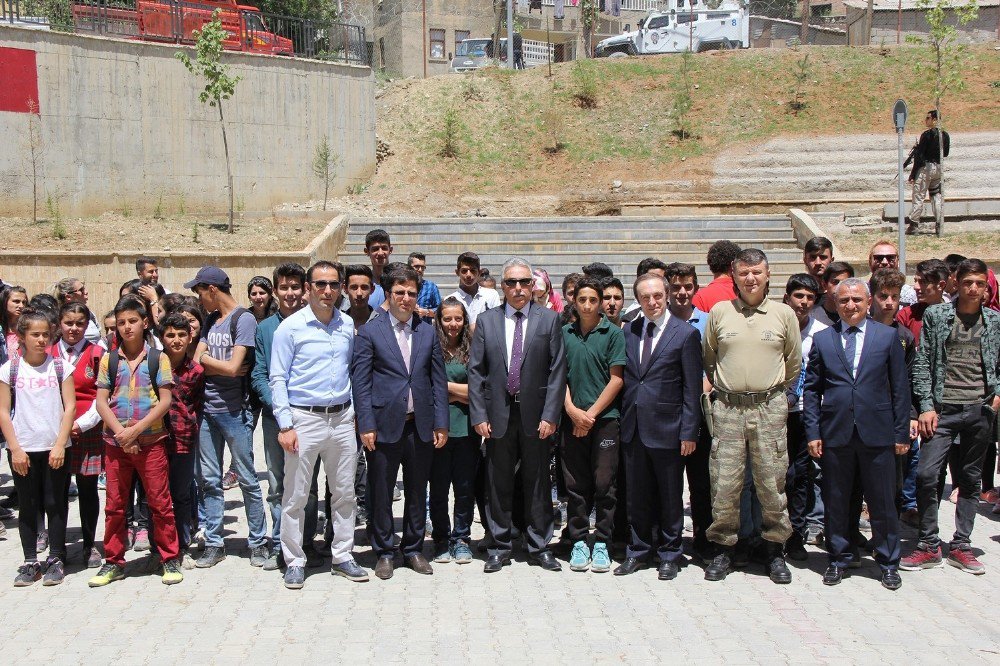 Hakkari Belediyesinden Okullara Spor Malzemesi Desteği