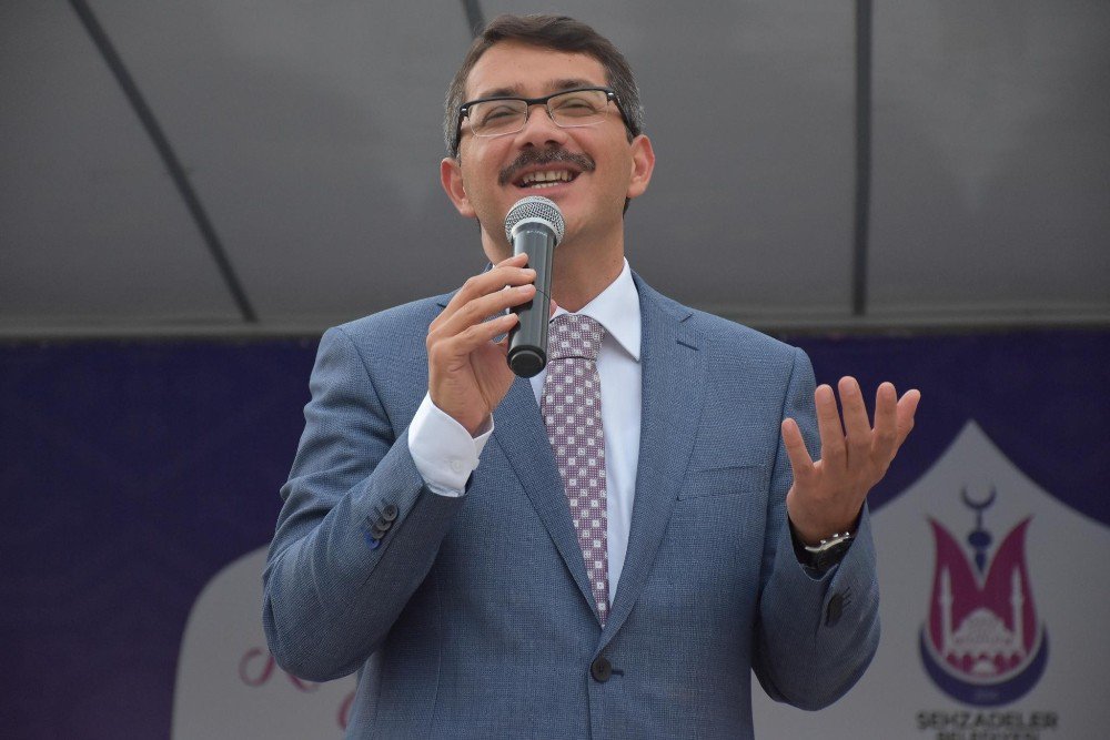 İlkokul Bahçesinde 800 Kişi İftarda Buluştu