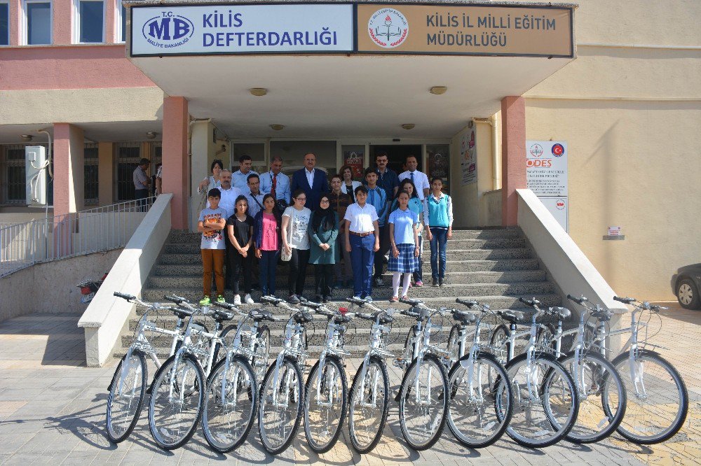 Teog Birincilerine Bisiklet Hediye Edildi