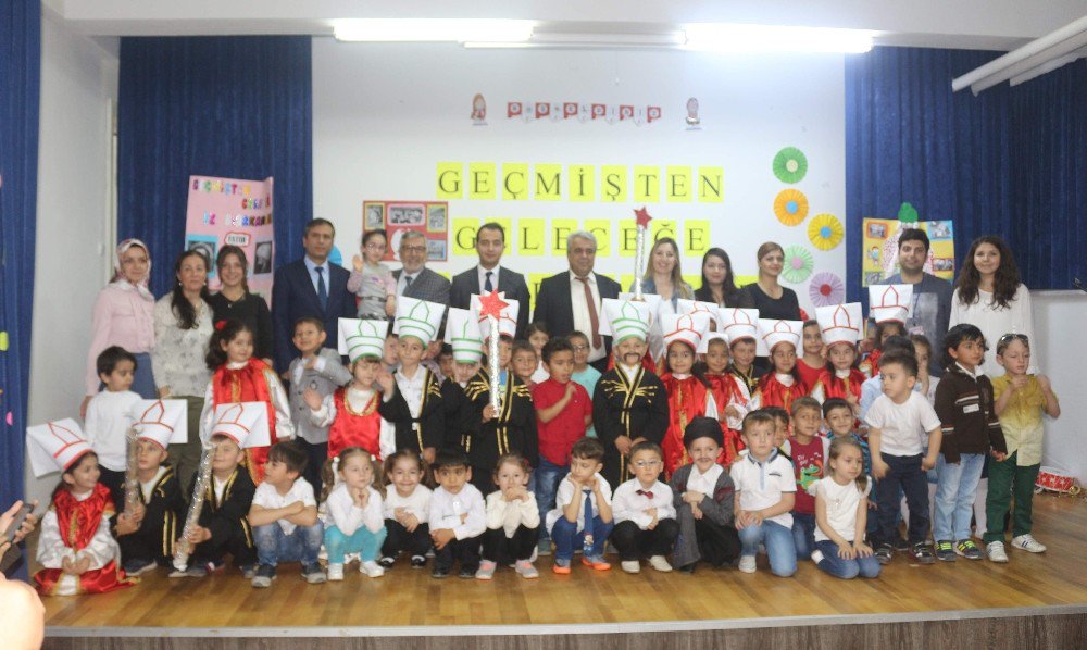 Miniklerin ’’Geçmişten Geleceğe İz Bırakanlar’’ Etkinliği