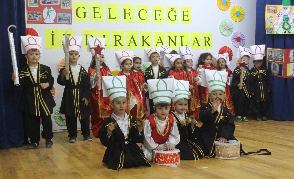 Miniklerin ’’Geçmişten Geleceğe İz Bırakanlar’’ Etkinliği
