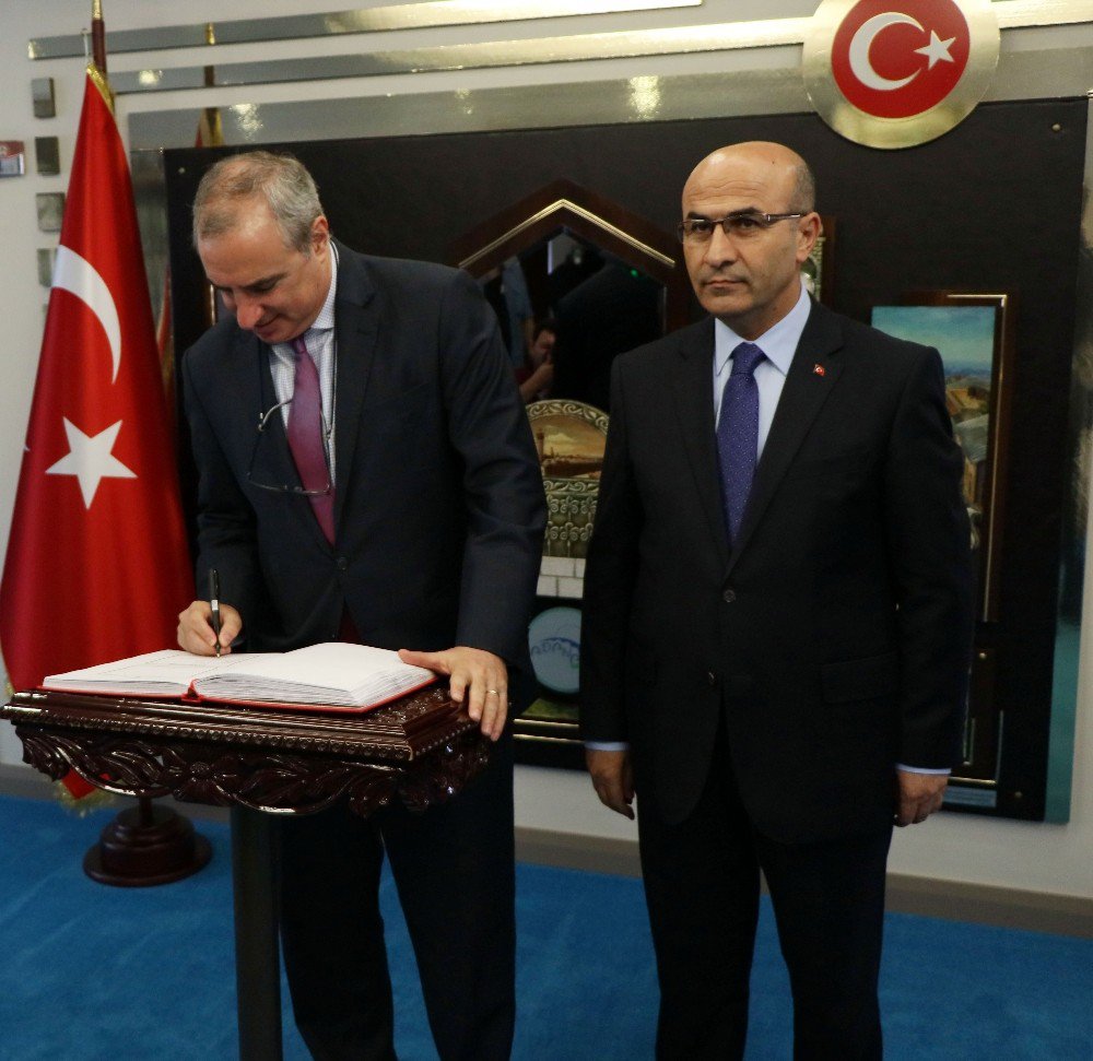İsrail Büyükelçisi Naeh Adana Valiliğini Ziyaret Etti