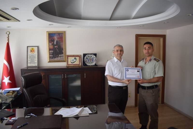 Jandarma Personeline Başarı Belgesi