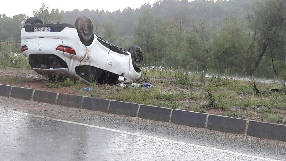 Kastamonu’da Yoldan Çıkan Otomobil Takla Attı