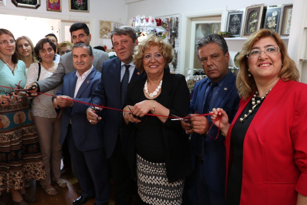 Manisalı Kadınlardan Yıl Sonu Sergisi