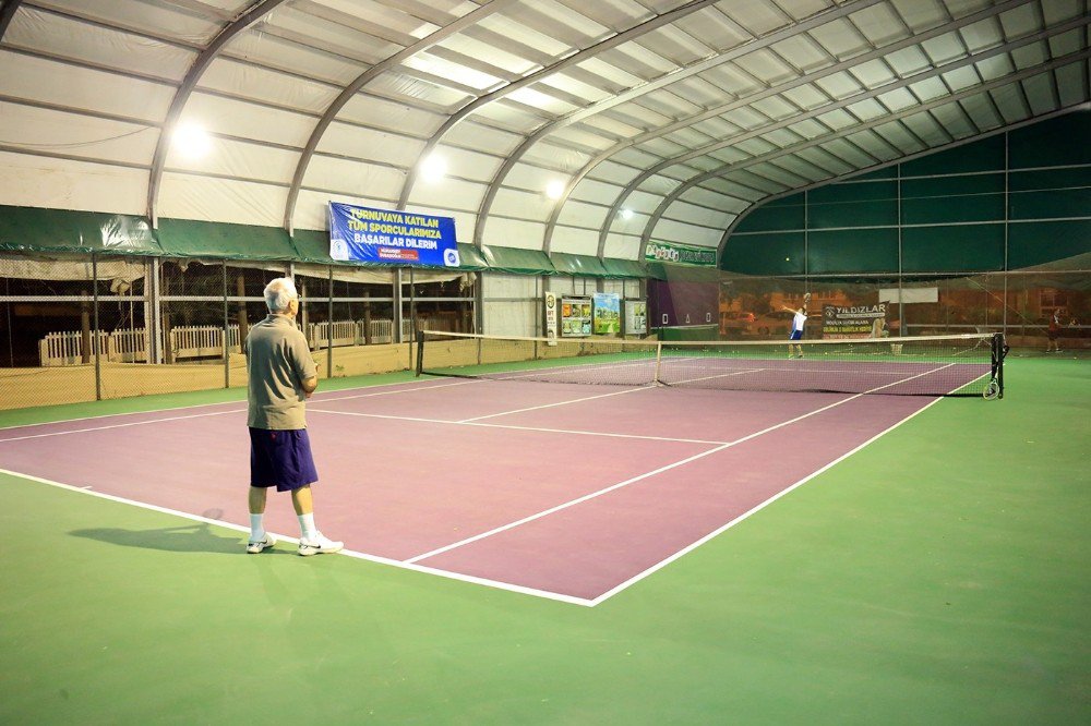 Merkezefendi’de Tenis Turnuvası Heyecanı Sürüyor