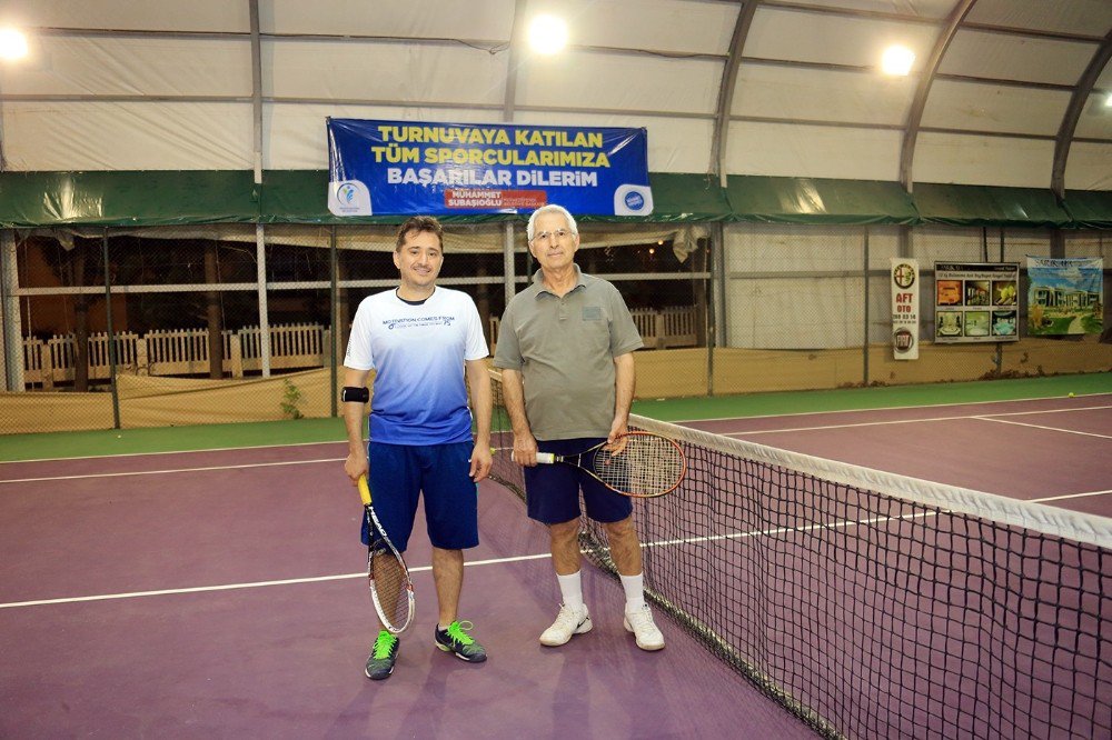 Merkezefendi’de Tenis Turnuvası Heyecanı Sürüyor