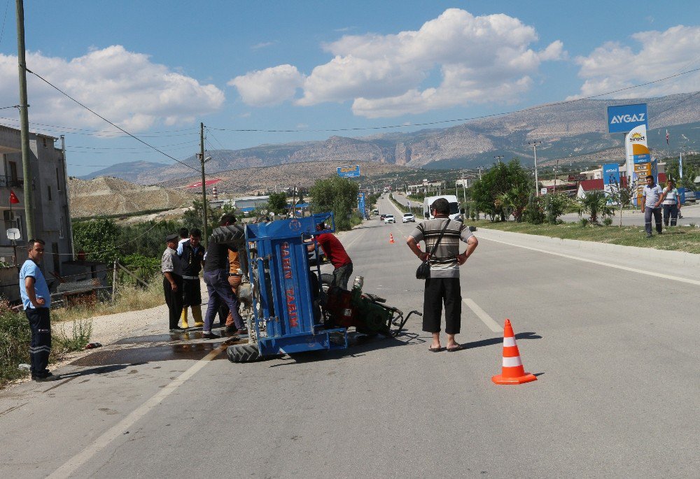 Mut’ta Taktak Motoru Devrildi: 3 Yaralı