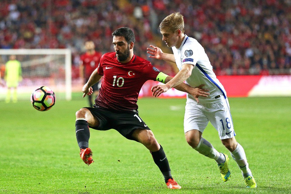 Arda Turan Gazeteciye Saldırdı