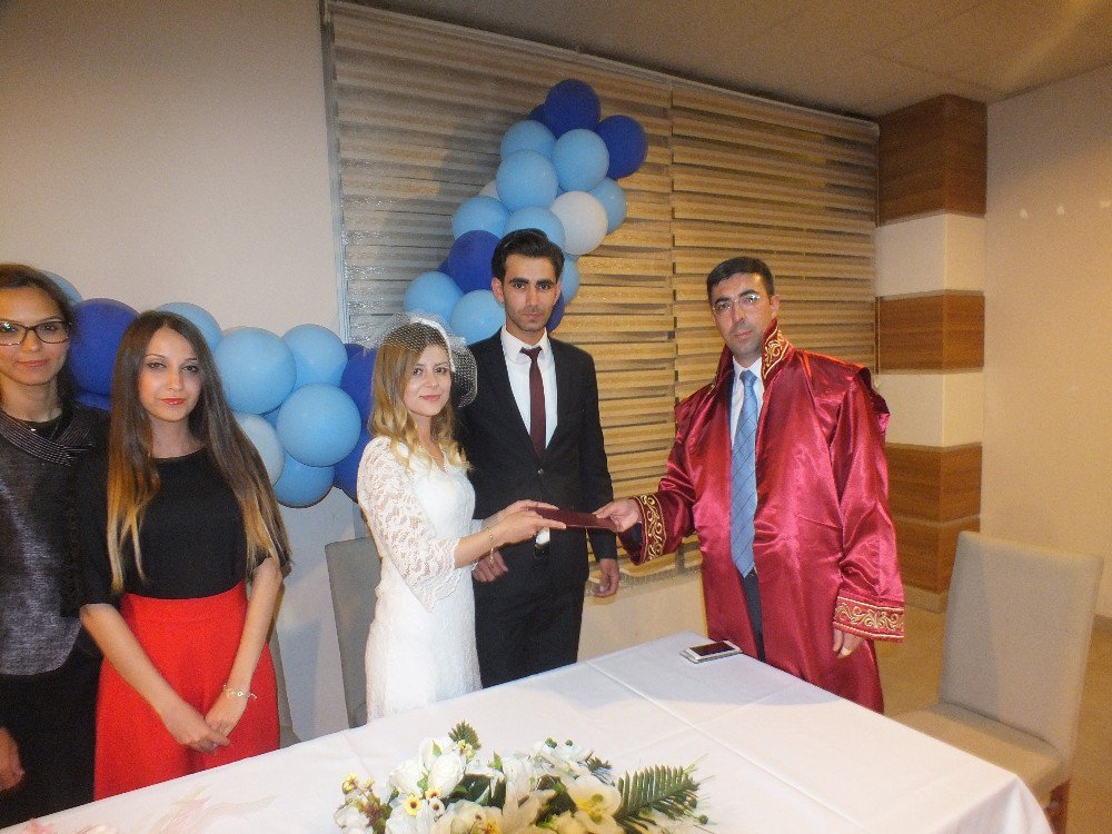 Kayyum Kırlı İlk Defa Nikah Kıydı