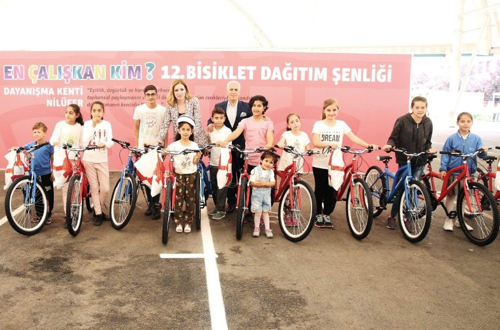 Nilüfer Belediyesi Başarılı Öğrencileri Bisikletle Ödüllendirdi