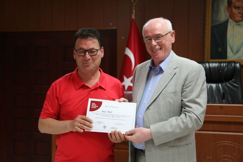 Odunpazarı’nın Süper Babaları Sertifikalarını Aldı