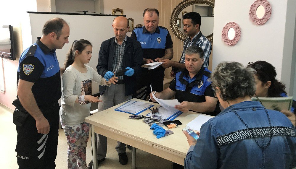 Zihinsel Engelli Çocuklara ‘Sevgi İzi’