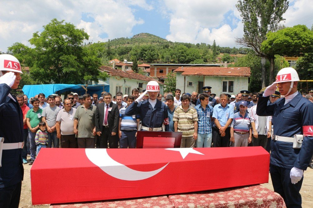 Vefat Eden Pazarlarlı Kıbrıs Gazisi Askeri Törenle Toprağa Verildi