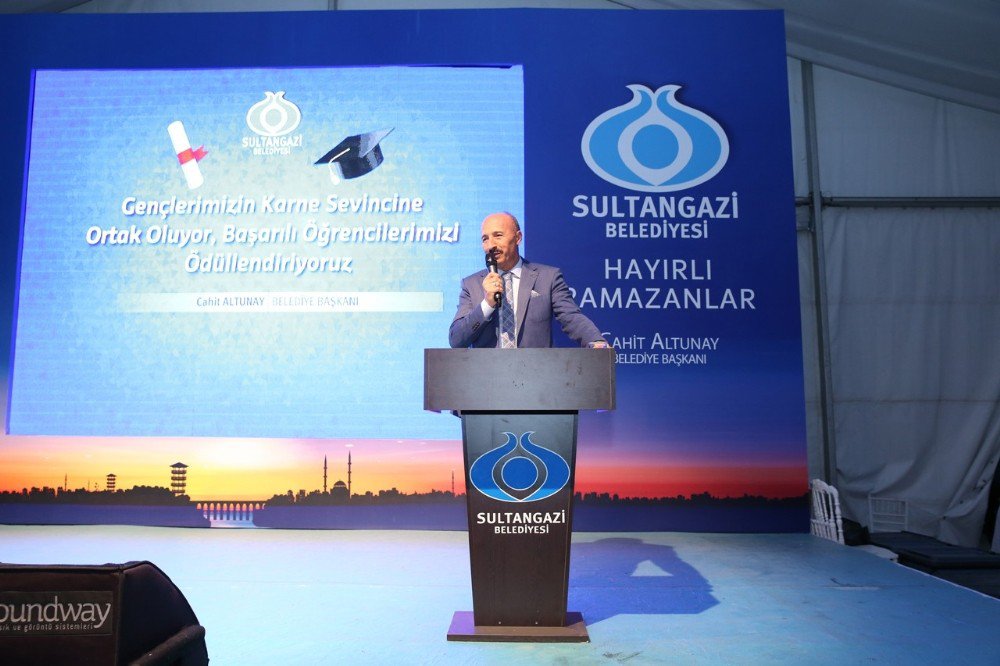 Sultangazi Belediyesi’nden Öğrencilere İftar