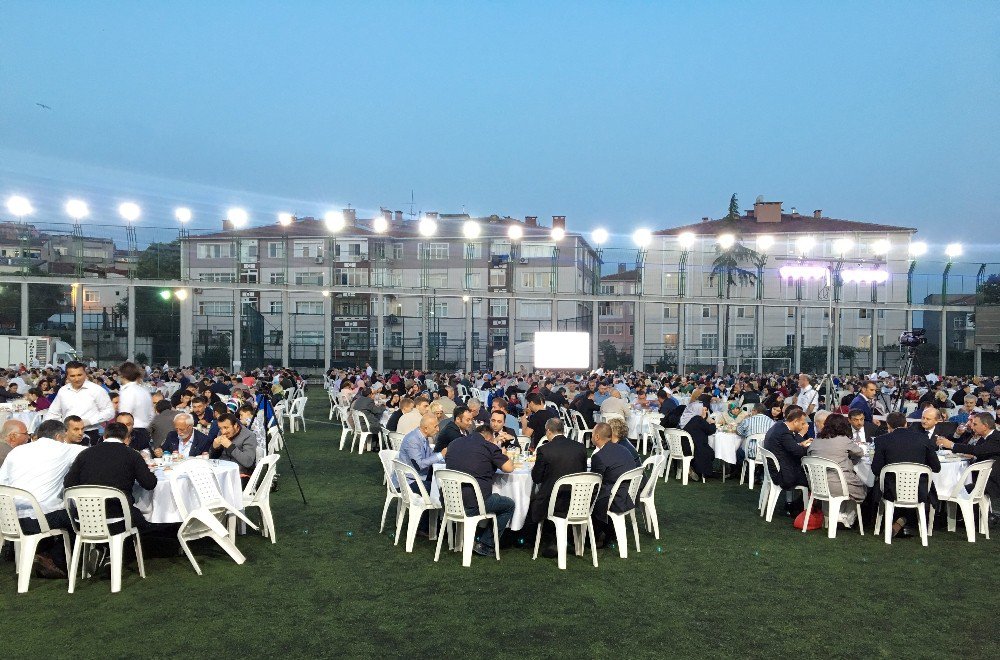 Yüzlerce Taksici Esnafı İftarda Buluştu