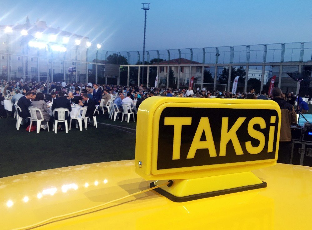Yüzlerce Taksici Esnafı İftarda Buluştu
