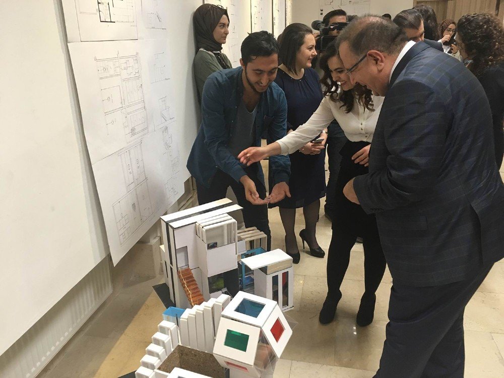 Selçuk, İç Mimarlık Ve Çevre Tasarımı Bölümünden Proje Sergisi